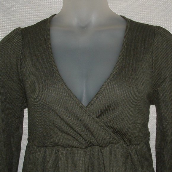 LIKE NEW Dark Olive Green Sz 12 Casual or Dress Empire Waist V-Neck Shirt - Picture 2 of 3